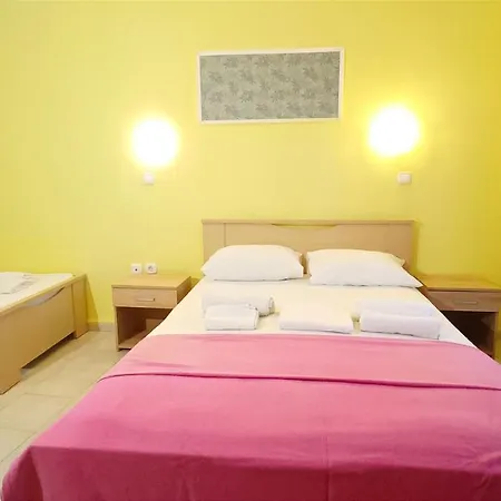 Apartment Finikas *