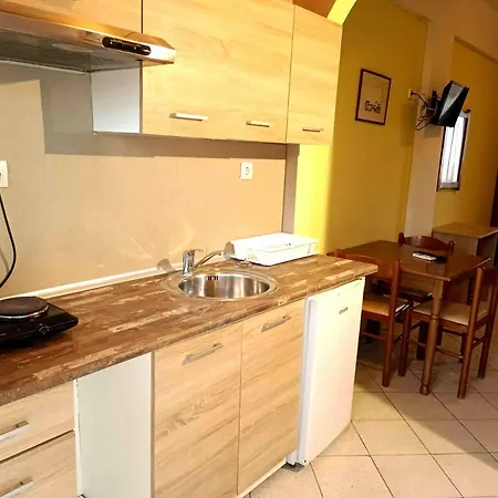 Finikas Apartment *
